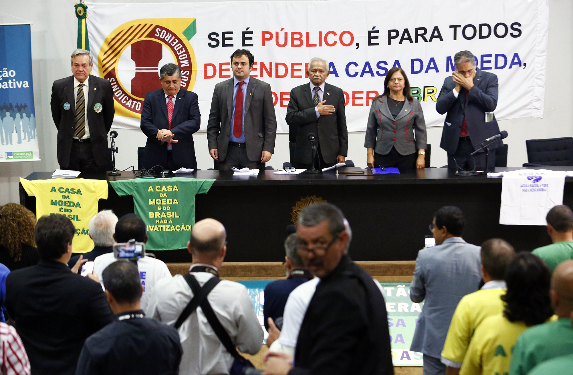 Oposição e sindicalistas anunciam mobilização contra pacote de privatizações do governo Temer