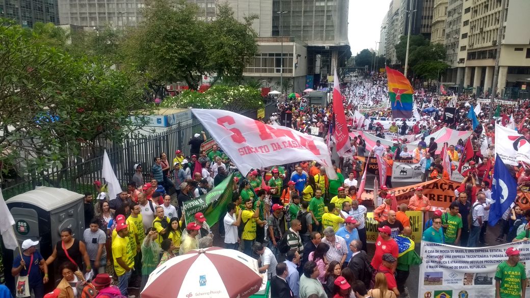 Dia de Luta pela Soberania Nacional leva milhares ao centro do Rio
