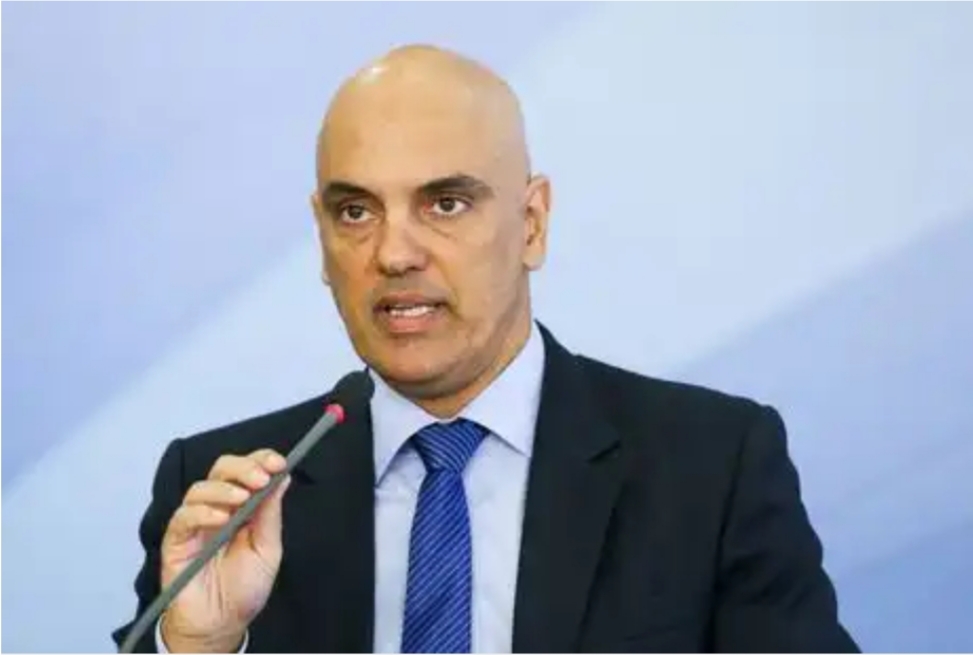 Alexandre de Moraes suspende ações sobre demissão imotivada em estatal