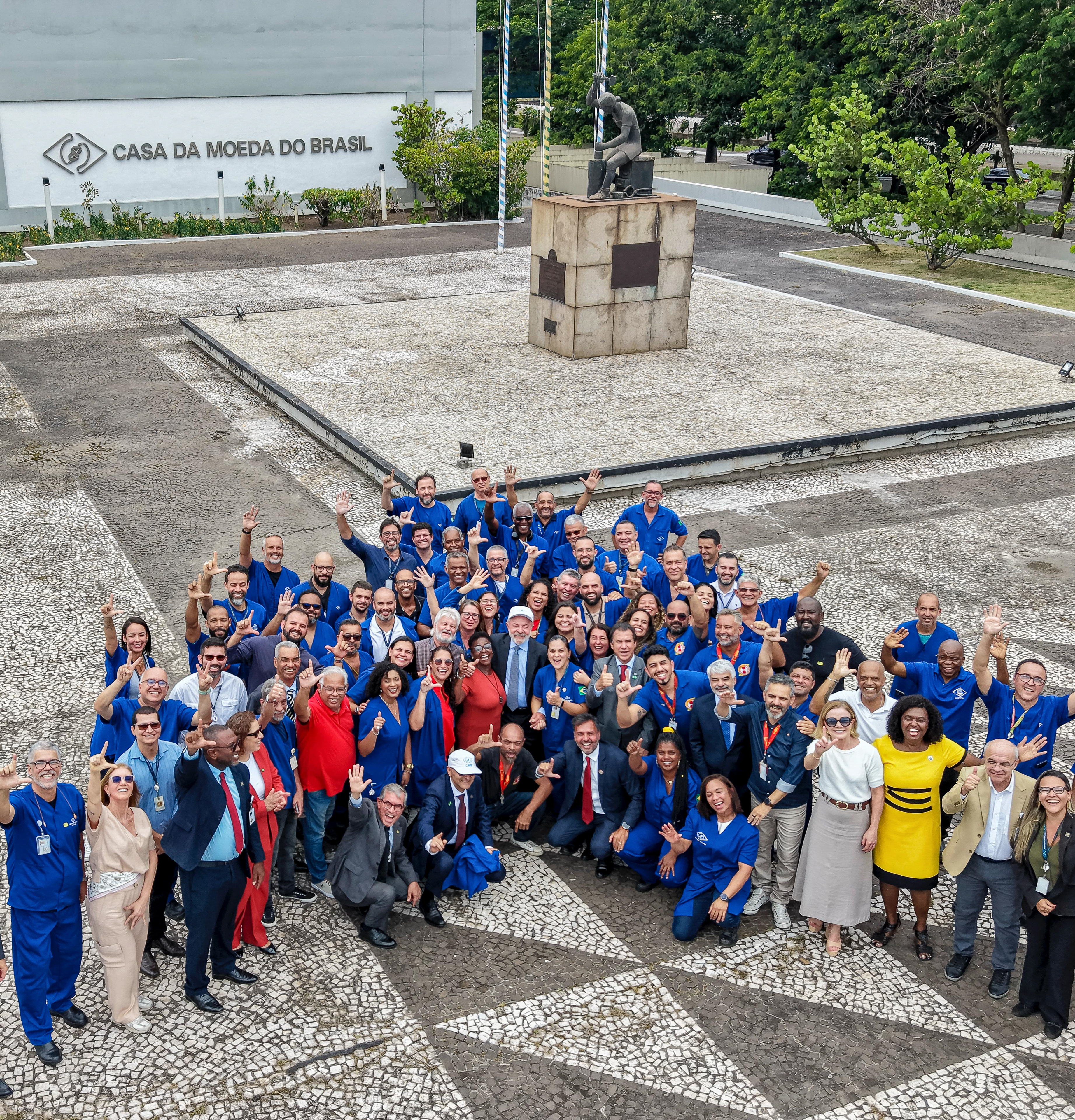 Presidente Lula visita a Casa da Moeda do Brasil e celebra 90 anos do salário mínimo e reforça compromisso com a soberania nacional e a valorização dos trabalhadores